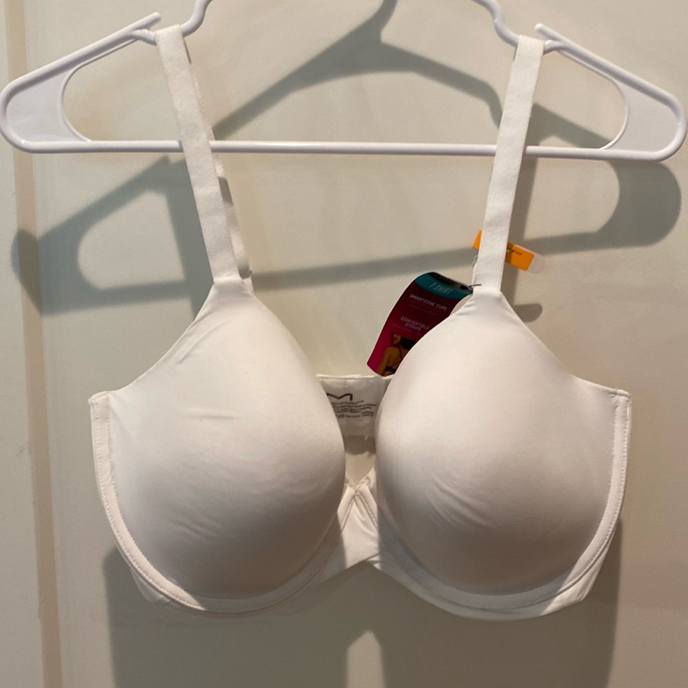 Maidenform Ladies Underwire Bra. Smartzone Cups. Size 38DD. White
